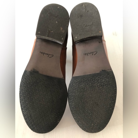 Clarks Leather Chelsea Boot - Picture 7 of 8